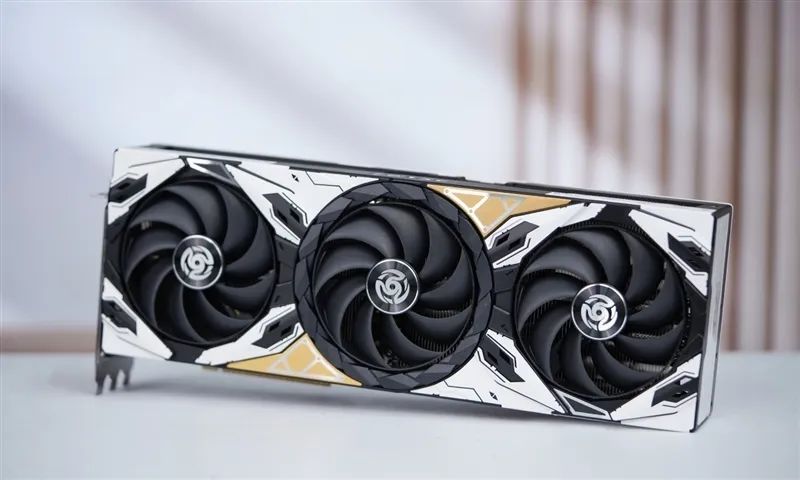 索泰RTX 5070 Ti天启显卡评测：启世之环再进化 豪华八热管旗舰级体验