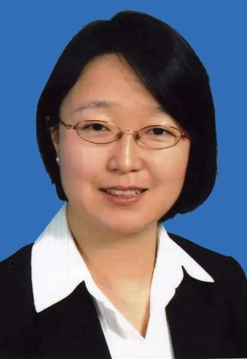 董建瑾和饶毅夫妻俩,合起来占有该公司68%的股份.