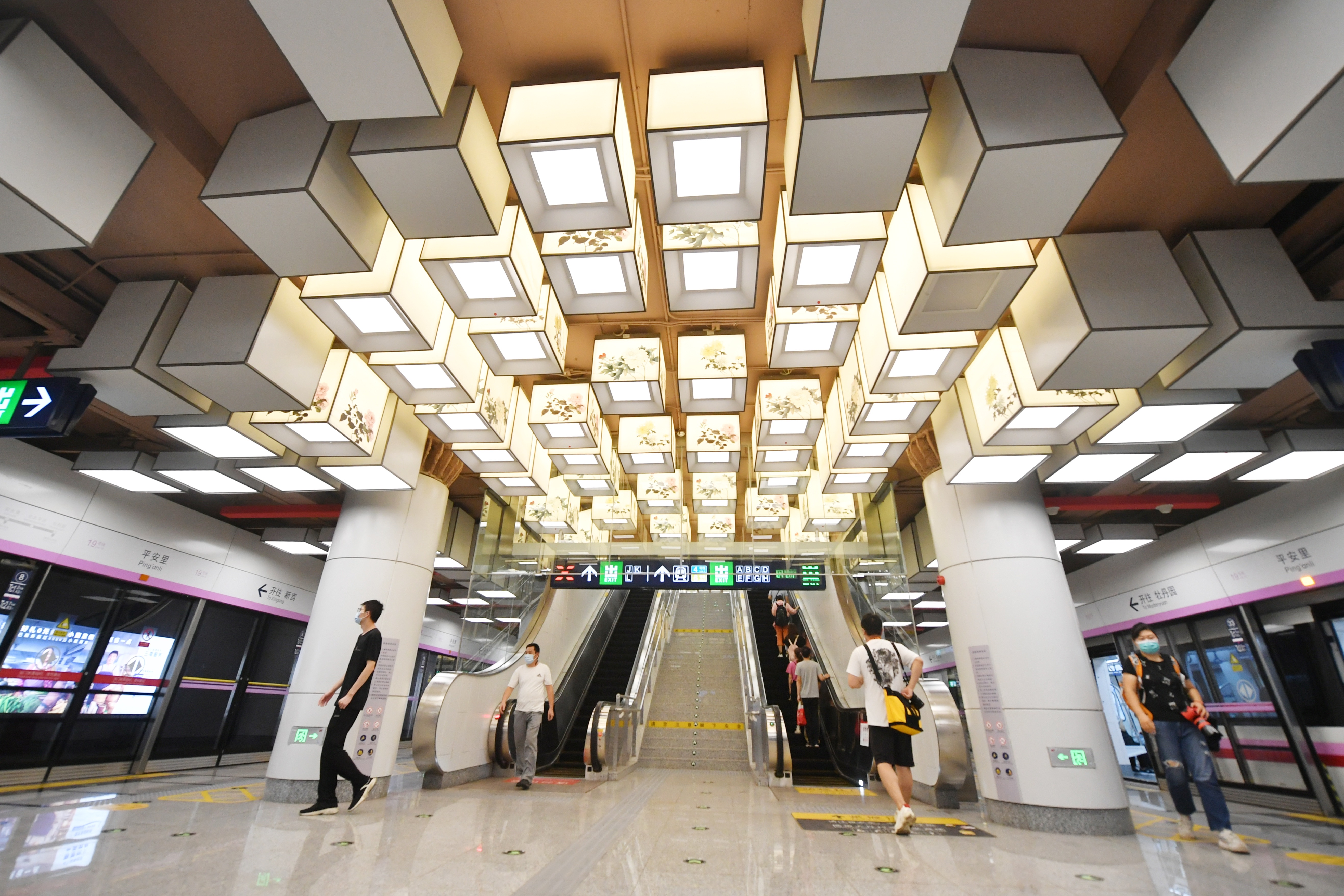 新闻8点见丨荟萃京华:19号线平安里等4站开通,设计各具特色 - 财经