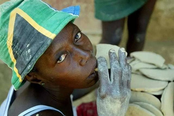 由白人和白人血统(包括穆拉托人,印欧混血种人)组成的多米尼加共和国