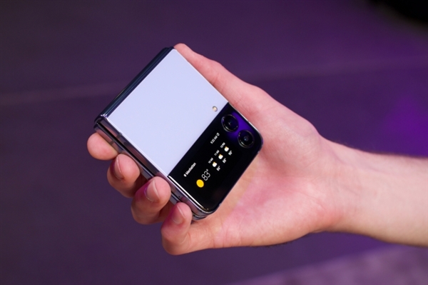 三星新一代翻盖折叠屏galaxy z flip 4发布:加量不加价