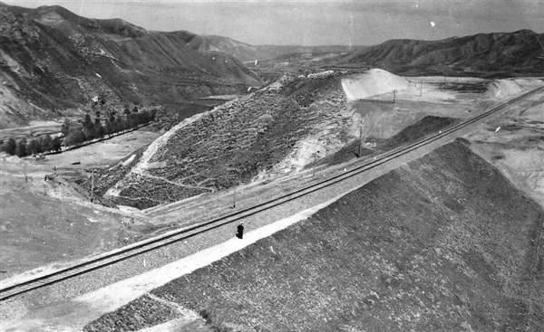 兰新铁路乌鞘岭越岭工程1954年,兰新铁路修建我国自行设计和施工的第