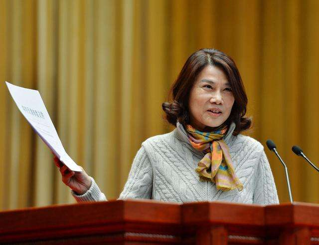 敢挖格力墙角,李兴浩怒怼董明珠"不是神",这番言论惹怒了董明珠,致其