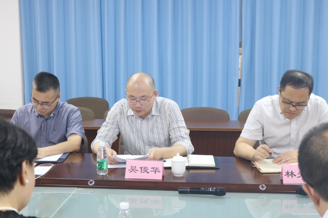 吴俊华总经理汇报了公司上半年经营情况及下半年工作部署.